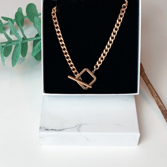 NEW 18K Gold Got u toggled in clavicle chain necklace - Picture 4 of 7